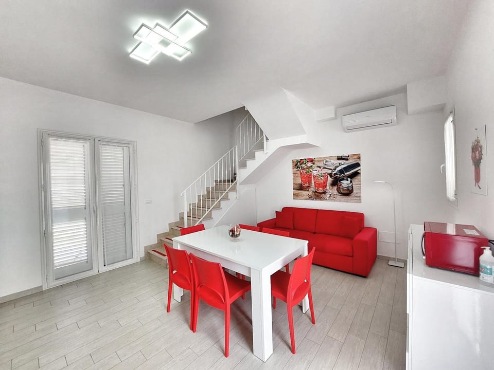Kitchen or kitchenette, Living room, Seating area, Dining area, air conditioner
