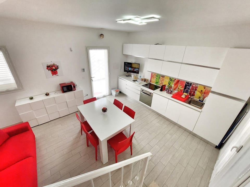 Kitchen or kitchenette, Living room, Seating area, Dining area, minibar, pet friendly, stove