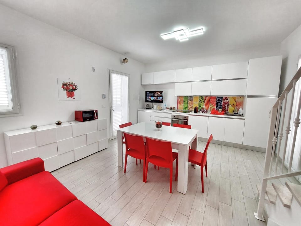 TV and multimedia, Kitchen or kitchenette, Living room, Seating area, Dining area, minibar, pet friendly, stove