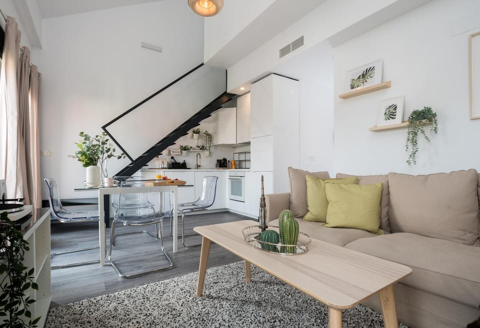 Kitchen or kitchenette, Living room, Seating area, Dining area