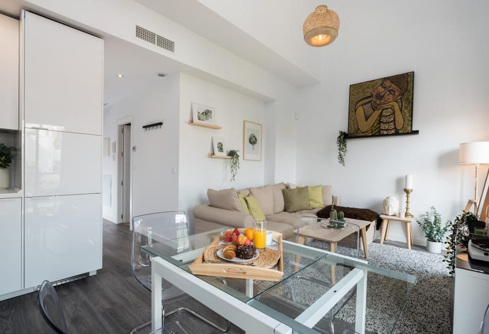 Kitchen or kitchenette, Living room, Lounge or bar, Seating area, Dining area