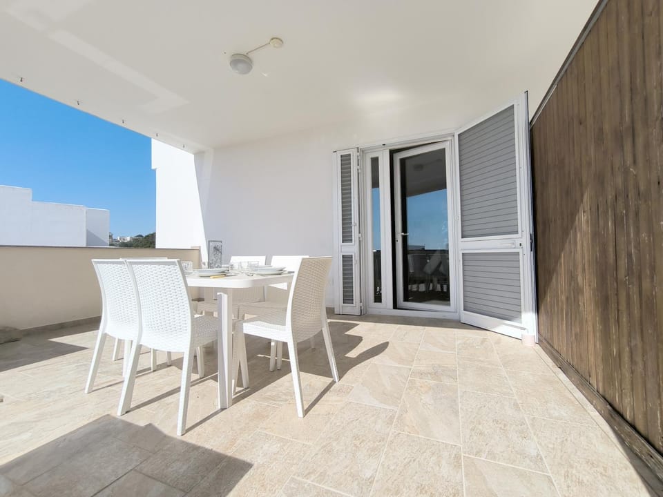 Patio, Spring, Summer, Balcony/Terrace, Dining area, Sea view, Lunch, Seasons