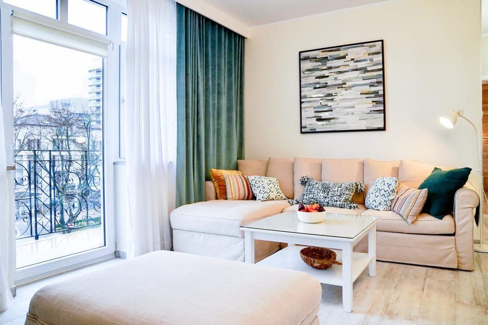 Bed, Living room, Photo of the whole room, Seating area