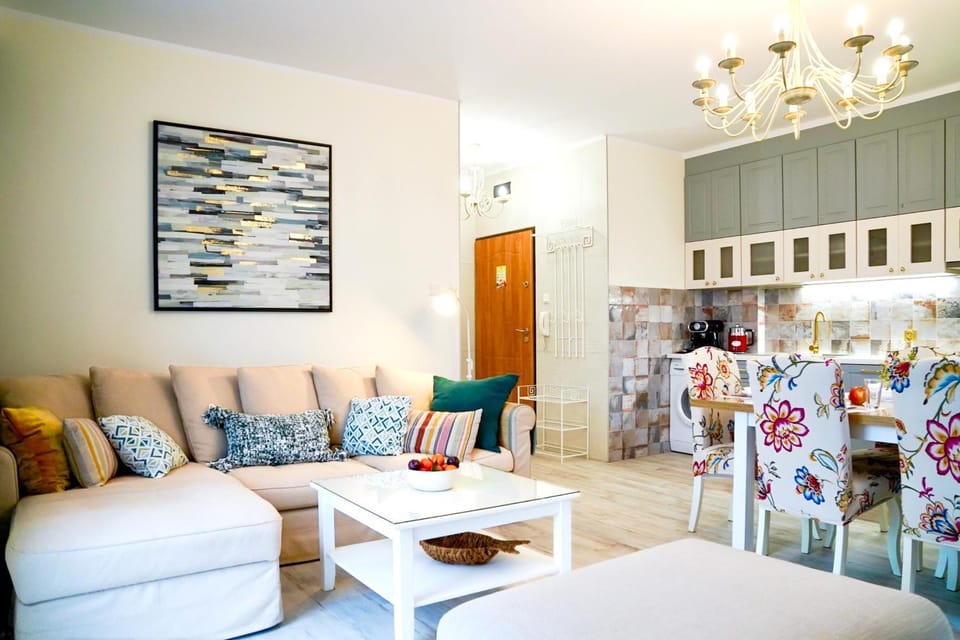 Bed, Kitchen or kitchenette, Living room, Photo of the whole room, Seating area, Dining area