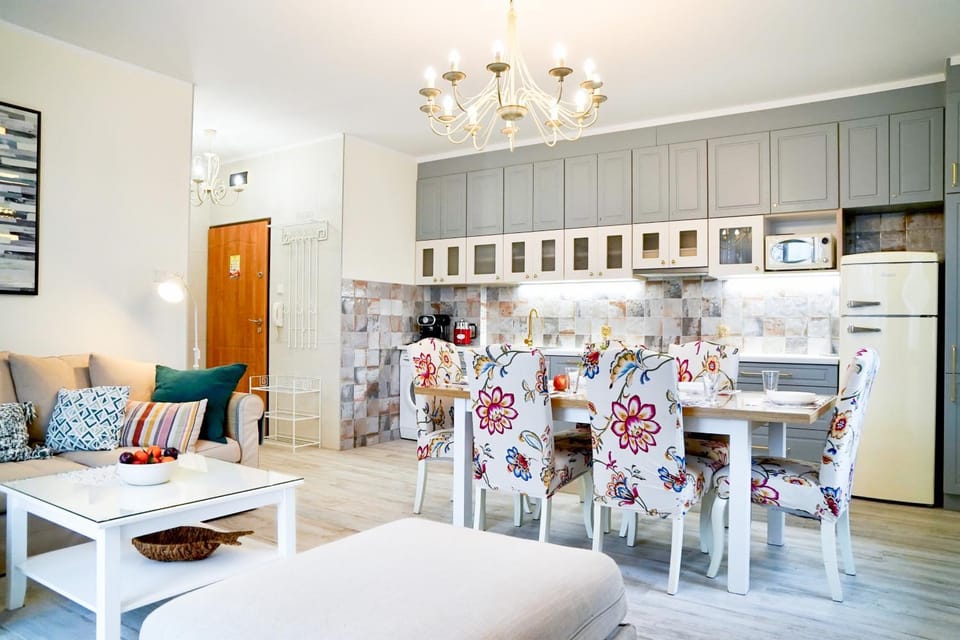 Kitchen or kitchenette, Living room, dishwasher, stove