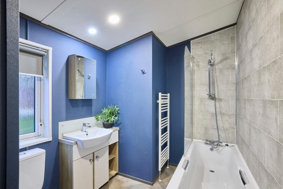 Bathroom, Bath