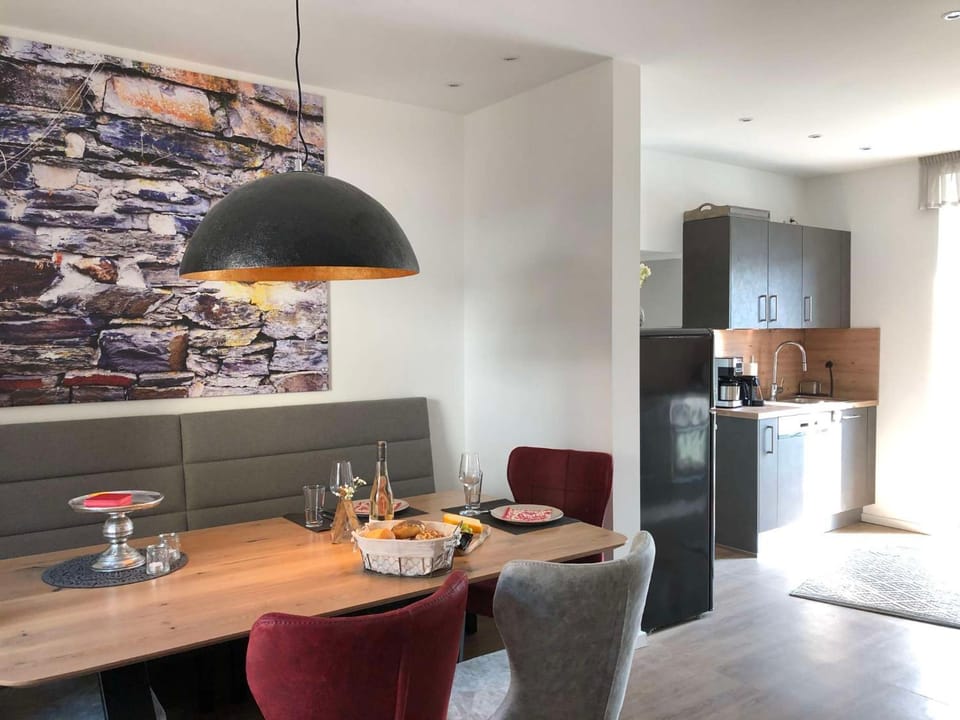 Kitchen or kitchenette, Living room, Seating area, Dining area