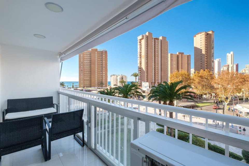 Day, View (from property/room), Balcony/Terrace, Living room, City view, Sea view