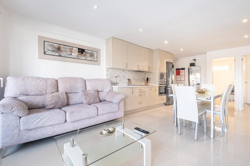 Kitchen or kitchenette, Living room, Dining area, dishwasher, minibar, pet friendly, stove