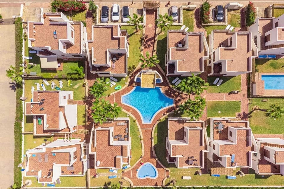 Bird's eye view, Floor plan