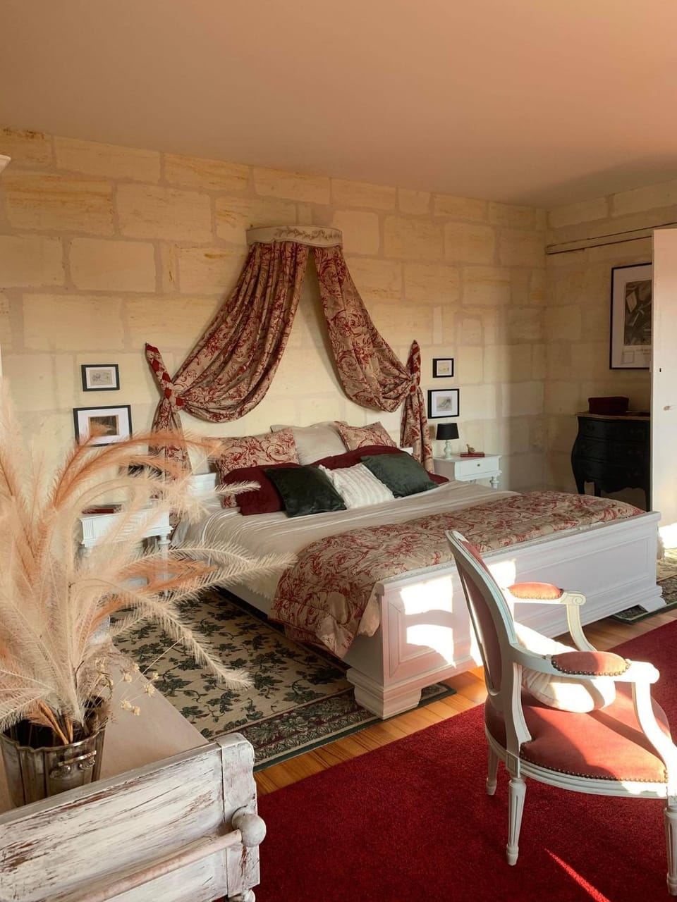 Bed, TV and multimedia, Photo of the whole room, Seating area, Bedroom, Garden view, Swimming pool, Swimming pool