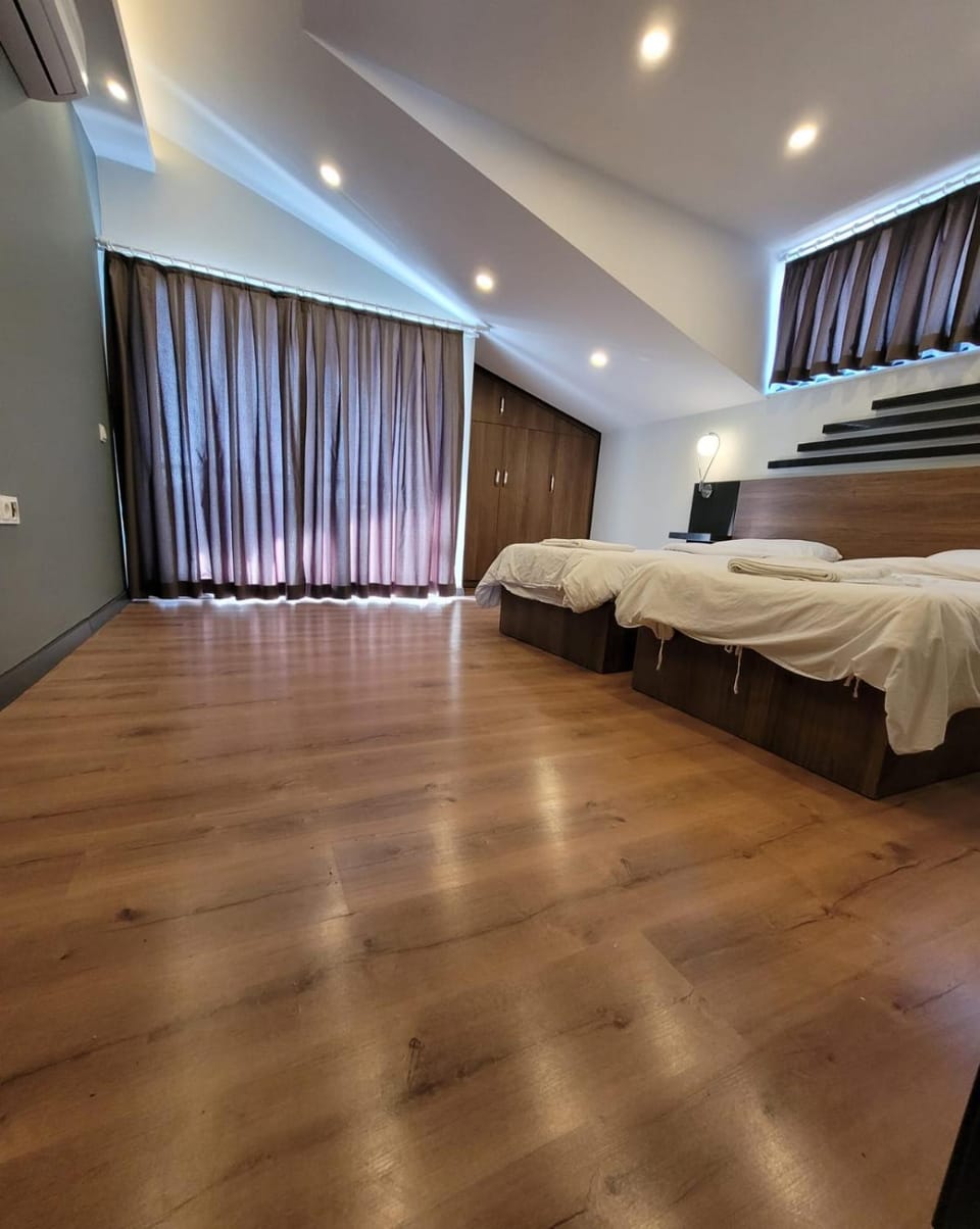 Photo of the whole room, Bedroom