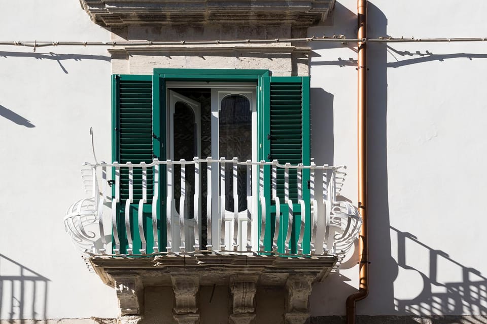 Facade/entrance, Balcony/Terrace