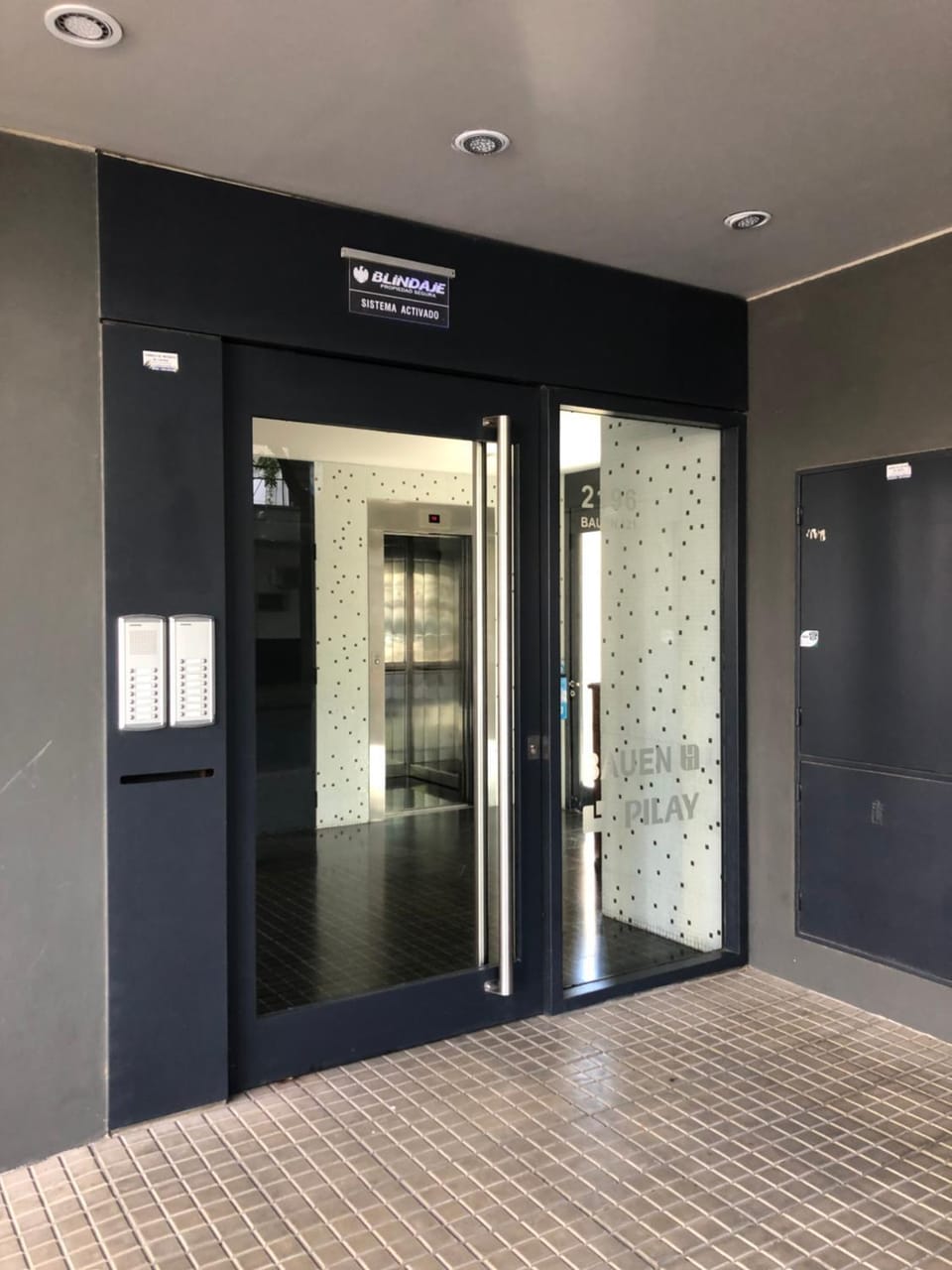 Facade/entrance