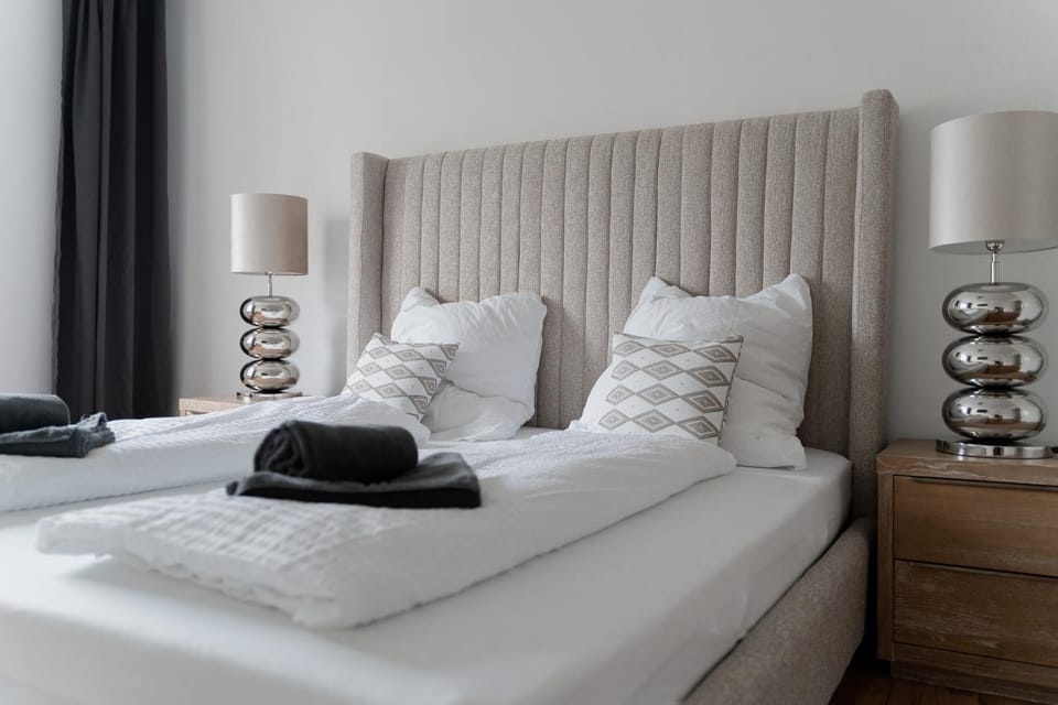 Bed, Photo of the whole room, Bedroom, towels