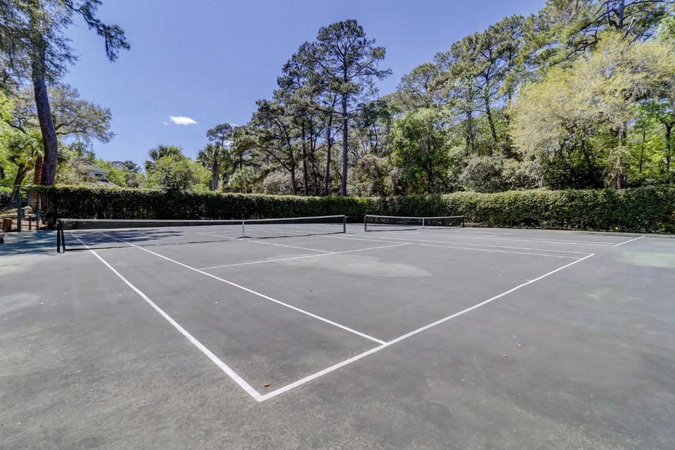 Updated kitchens & baths Flat Screen TVs Bike Rentals & Beach Gear Included House in Hilton Head Island