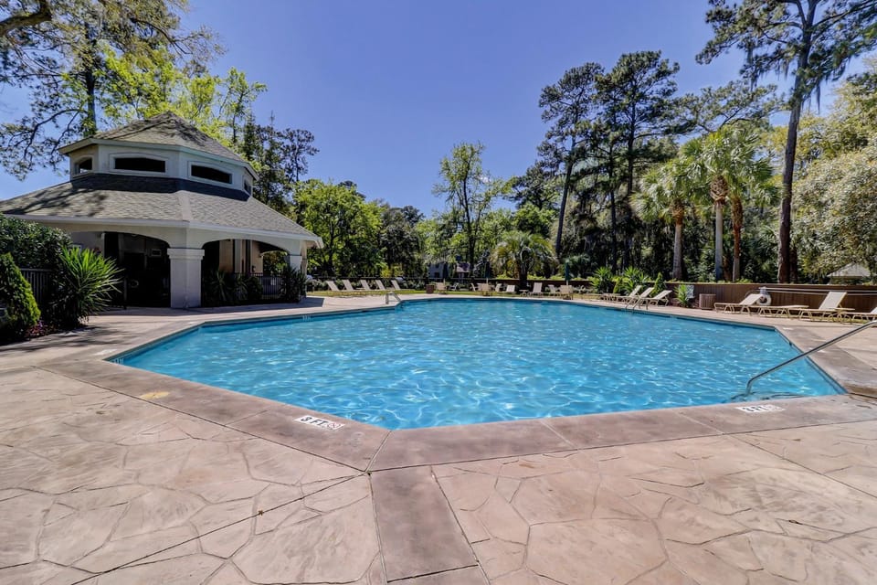 Updated kitchens & baths Flat Screen TVs Bike Rentals & Beach Gear Included House in Hilton Head Island
