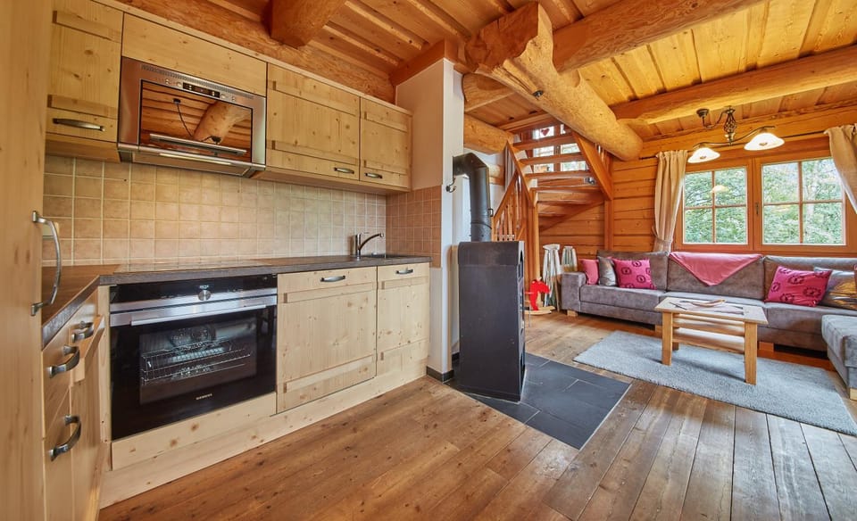 Kitchen or kitchenette, Living room, flat iron