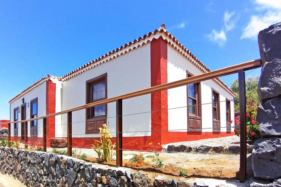 Property building, Facade/entrance, Off site