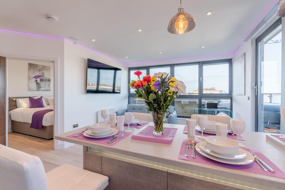 Central Penthouse with Hot Tub & Views 22 Apartment in Cheltenham