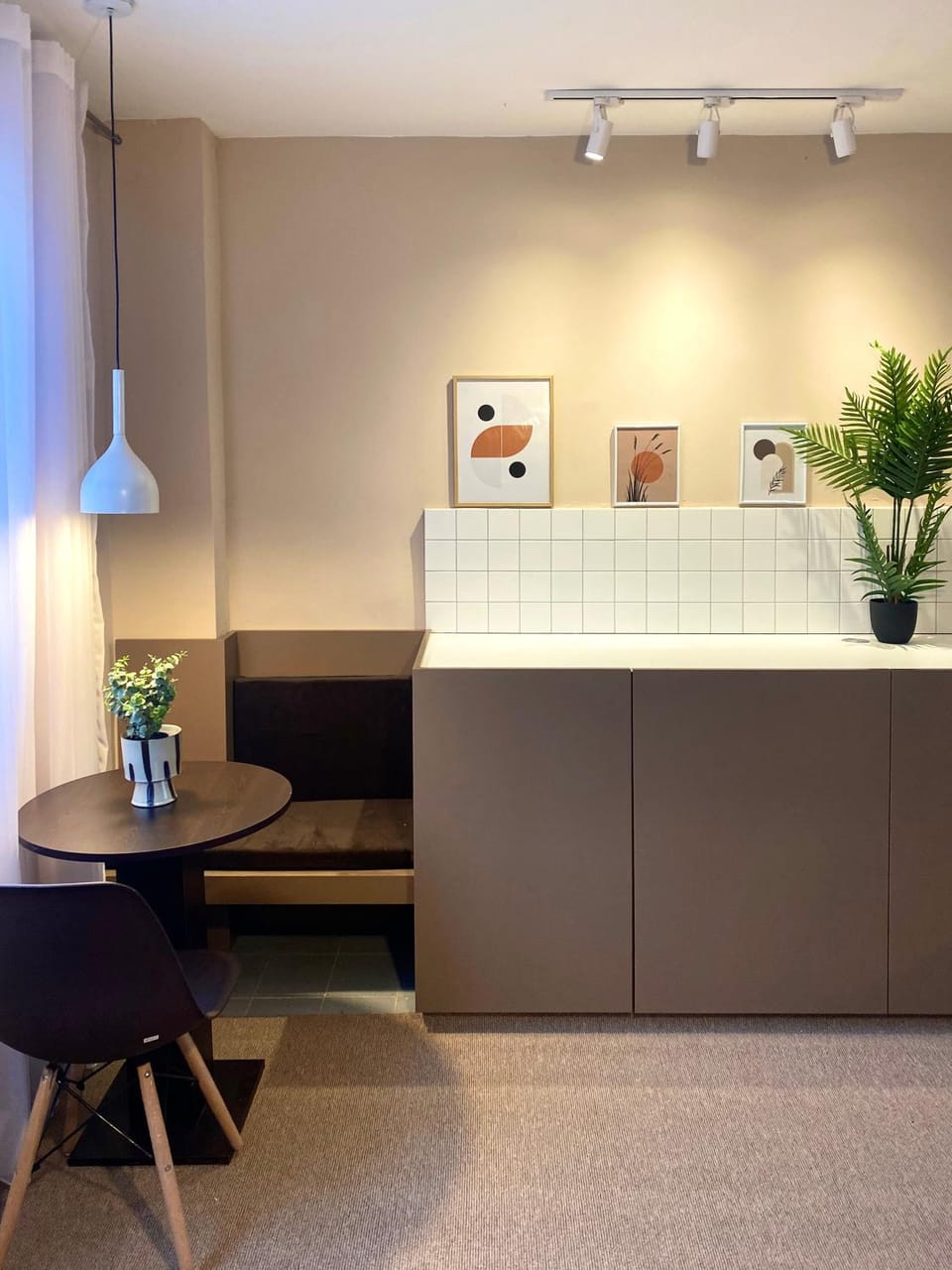 Dining area, kitchen
