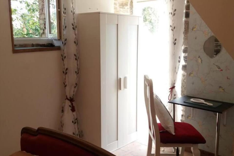 Mortain-Bocage - 2-Bed Wisteria Cottage Sleeps 4 House in Normandy