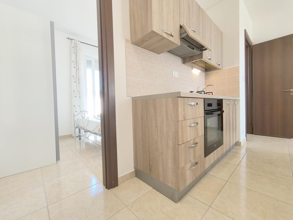 Dining area, oven, pet friendly, stove, kitchen