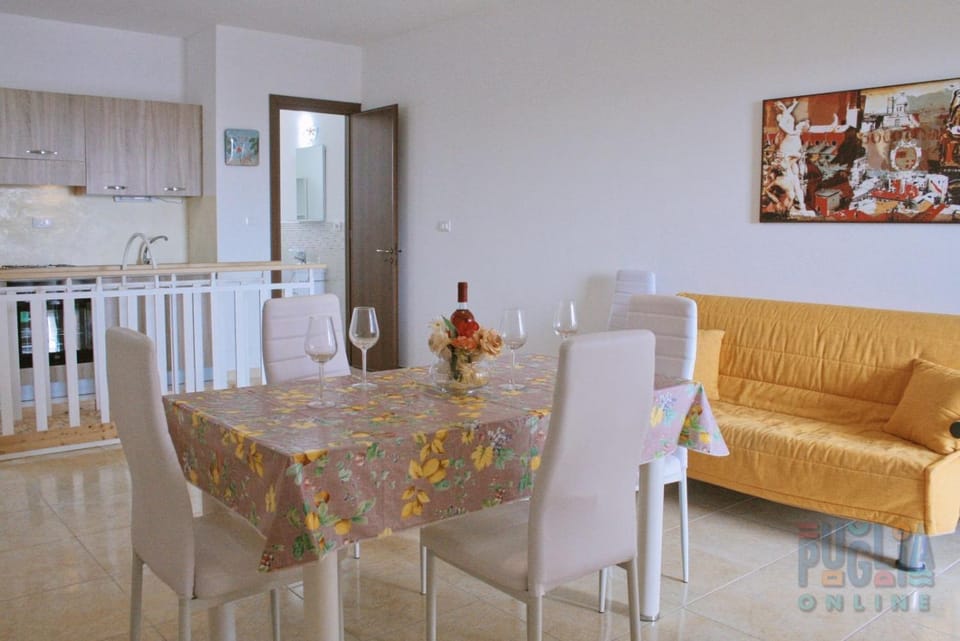 Kitchen or kitchenette, Living room, Seating area, Dining area, pet friendly, stove