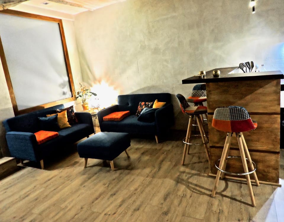 Living room, Seating area