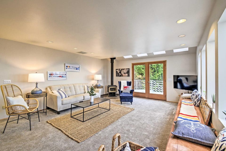 Unique Port Ludlow Home with 3 Decks and Hot Tub! House in Port Ludlow