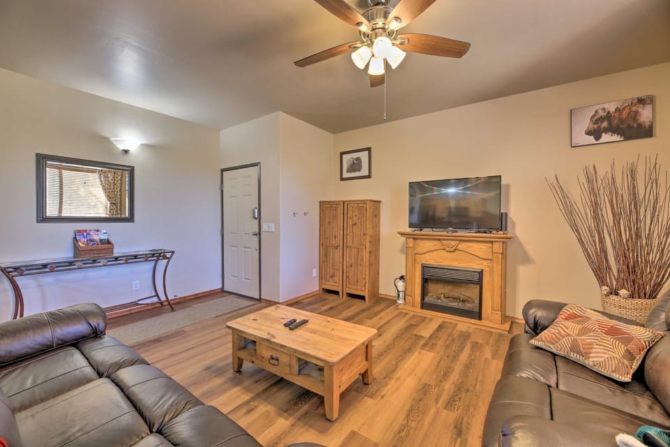 Near Lake & Trails: Show Low Condo w/ Grill! House in Show Low