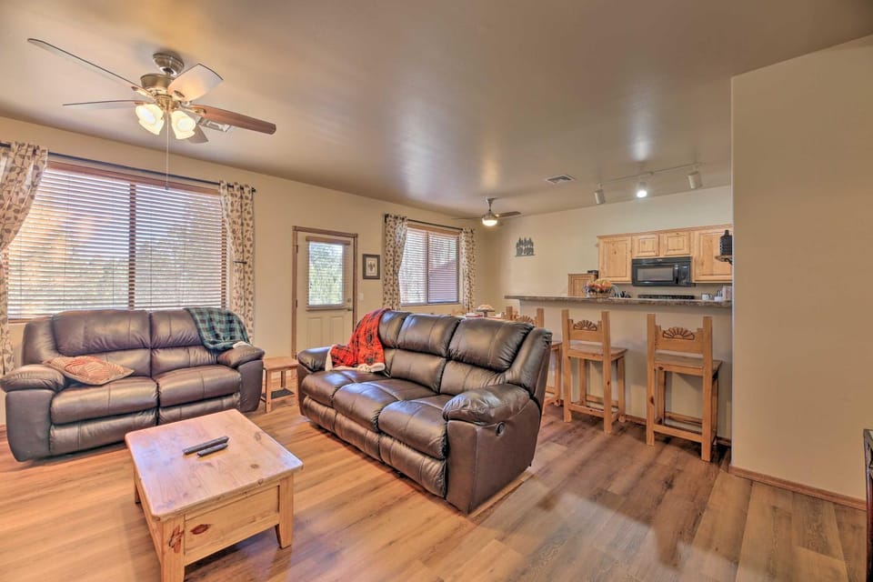 Near Lake & Trails: Show Low Condo w/ Grill! House in Show Low