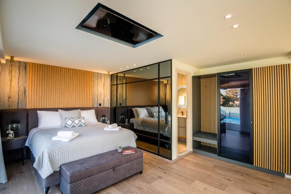 Bed, Photo of the whole room, Bedroom