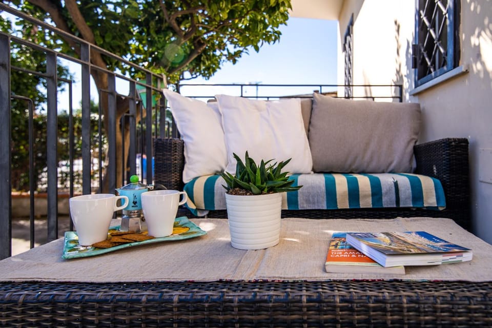 Seating area, Drinks