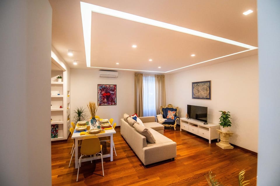 Living room, Seating area, Dining area