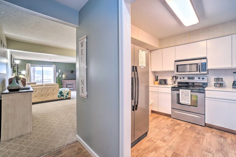 Resort Condo in Branson w/ Mountain & Lake Views! House in Branson