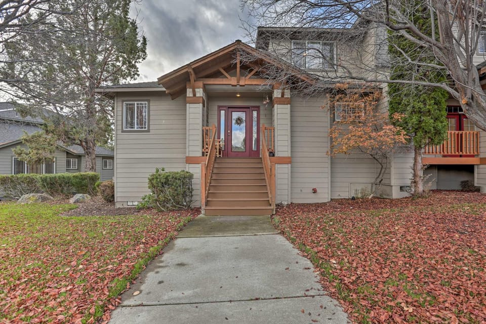 Idyllic Redmond Townhome w/ Furnished Deck! House in Oregon