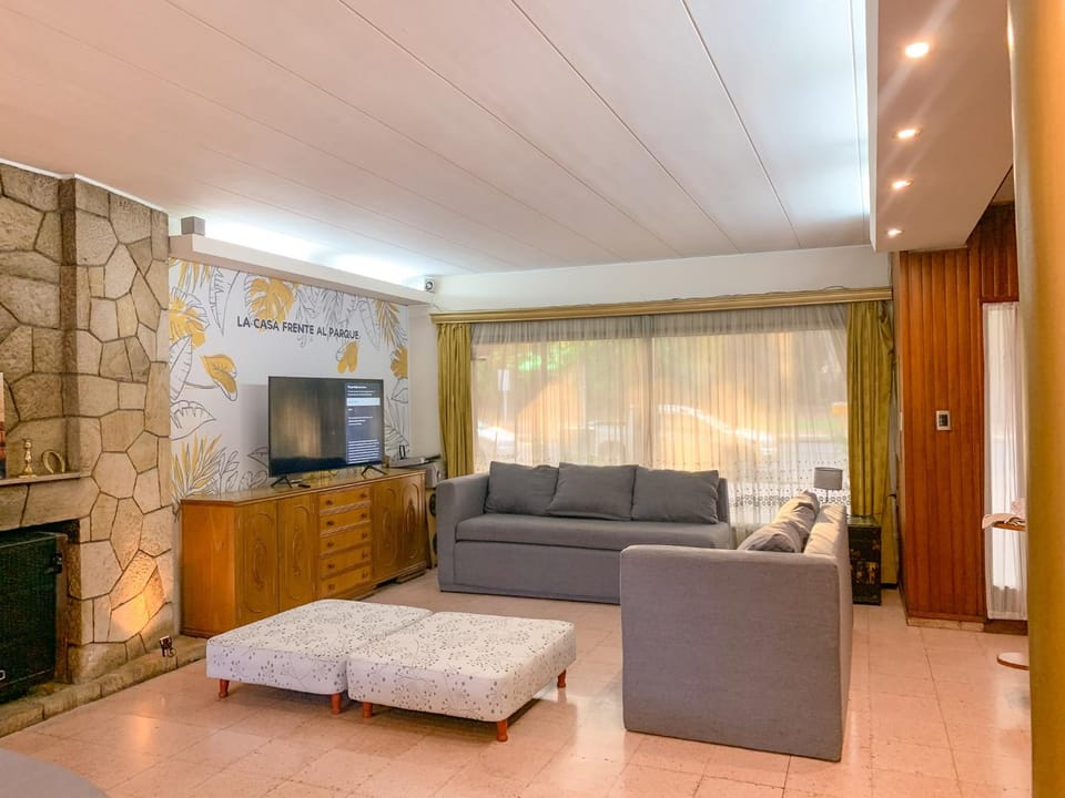 Communal lounge/ TV room, TV and multimedia, Living room, Evening entertainment