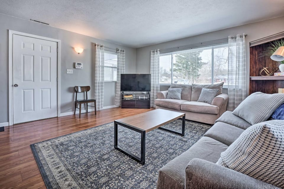 Cozy South Bend Retreat Less Than 2 Mi to Notre Dame! House in Mishawaka