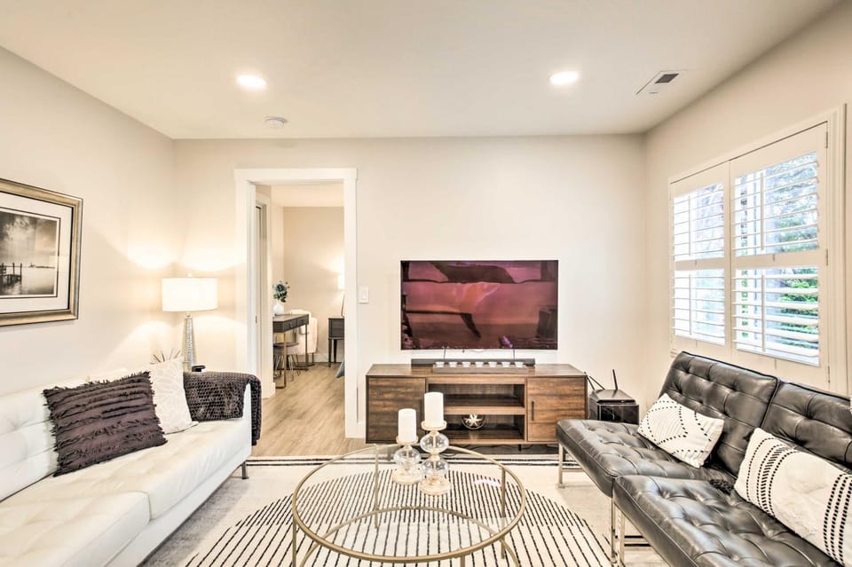 Chic Lincoln City Retreat on Oregon Coast House in Devils Lake