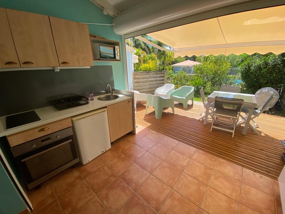 Kitchen or kitchenette, Dining area, Communal kitchen