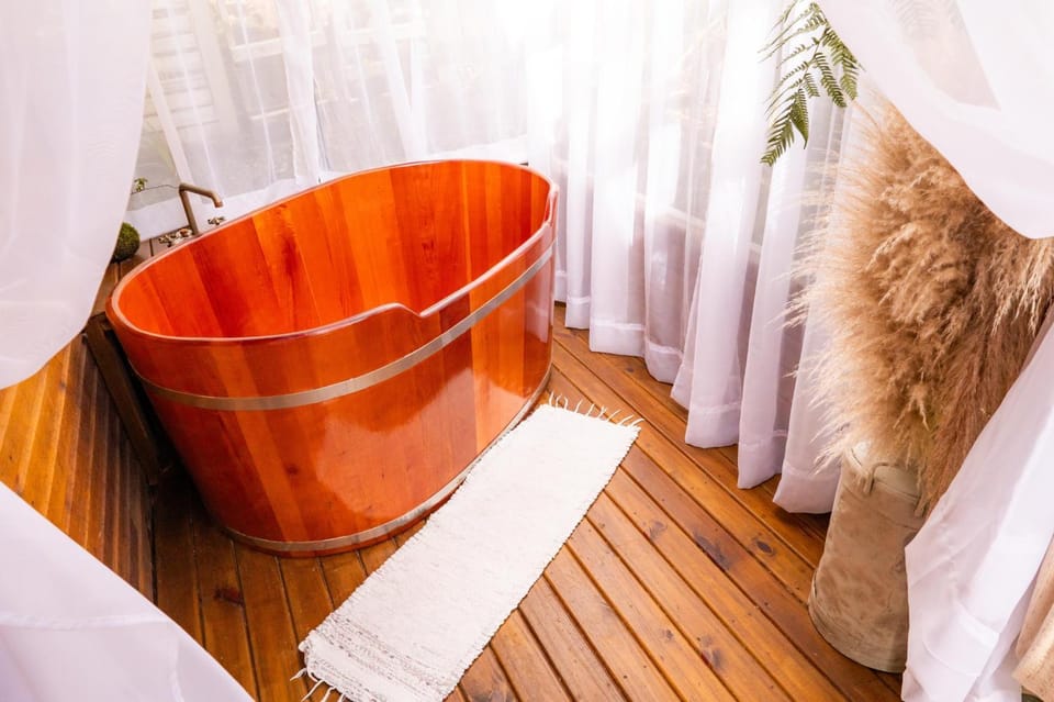 Hot Tub, Photo of the whole room, Bedroom