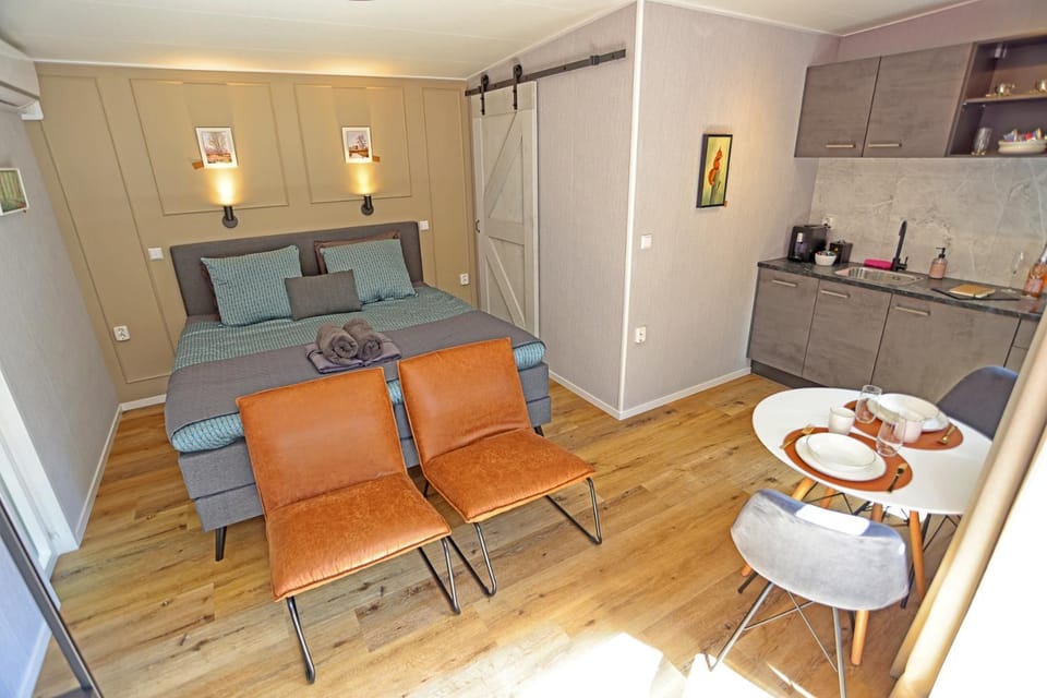 Kitchen or kitchenette, Living room, Photo of the whole room, Seating area, Dining area