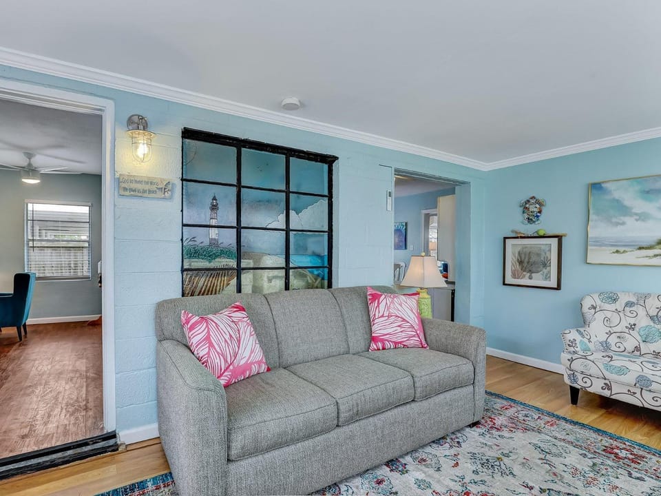 Tybee Tabby Beach Cottage House in Tybee Island