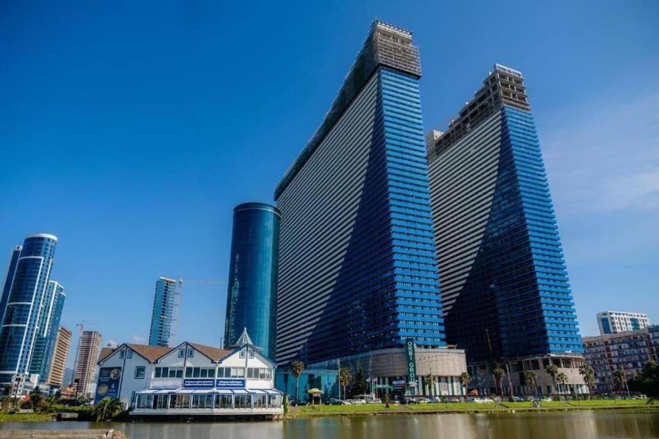 Property building, View (from property/room), City view, Landmark view, Sea view, Street view