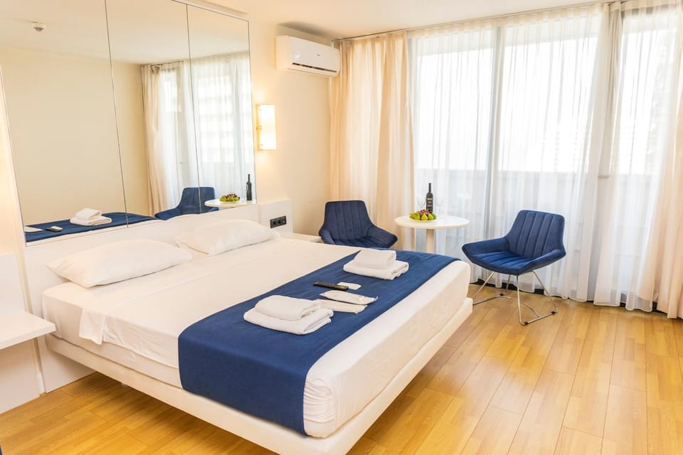 Bedroom, room service