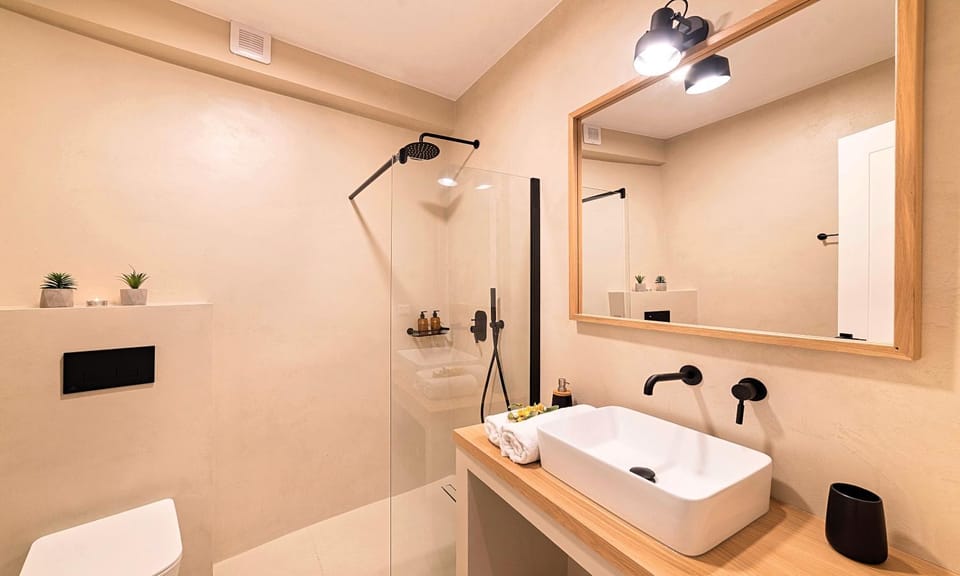 Shower, Toilet, Bathroom, towels