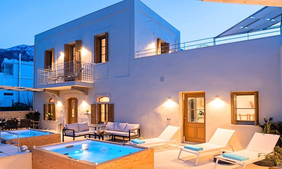 Property building, Patio, Balcony/Terrace, Living room, Seating area, Pool view, Swimming pool, sunbed