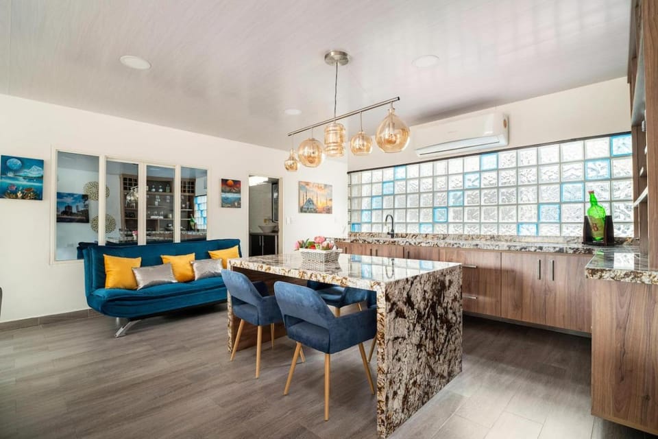 Lounge or bar, Dining area