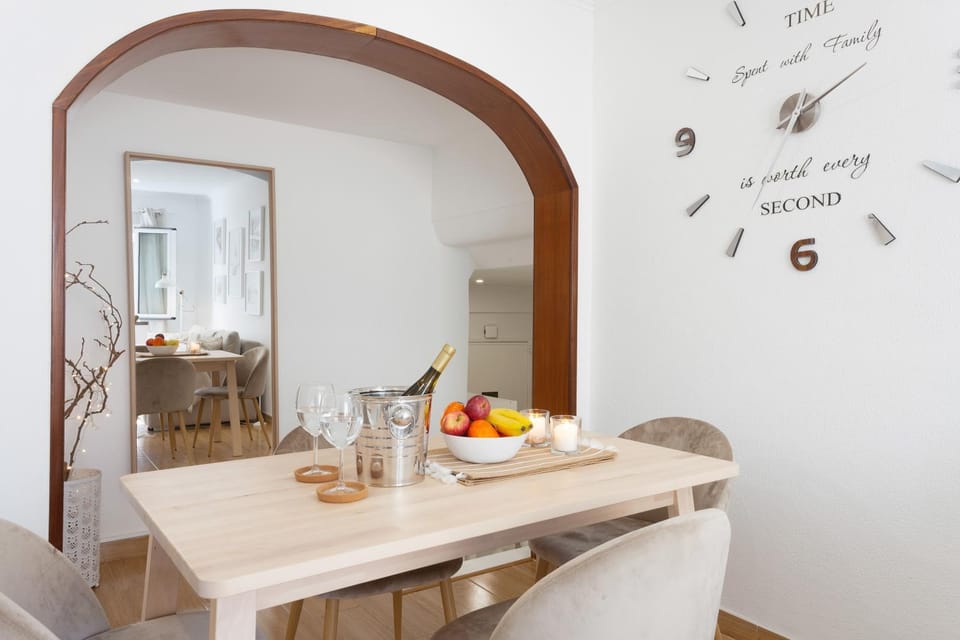 Food and drinks, Dining area, Food
